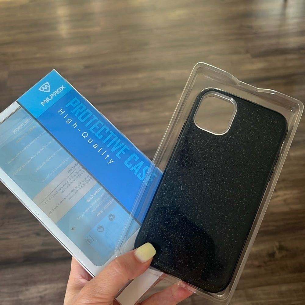 NWT High quality iPhone 11 black bling glitter case